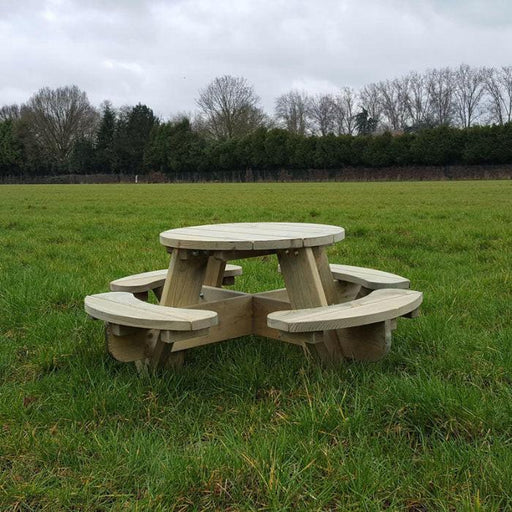 Ronde kinder picknicktafel in de tuin voor buitenplezier