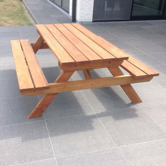 Buiten genieten aan een hardhouten picknicktafel - 3.5 cm planken