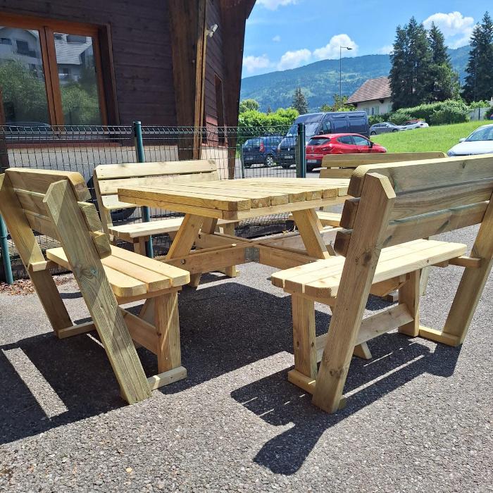 Houten picknicktafel Vierkant XXL 265 x 265 cm met 4 rugleuningen